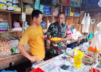Babinsa Koramil 19/Idm Turun ke Lapangan Jaga HET Jelang Hari Raya Idul Adha