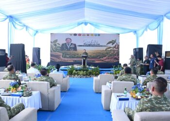 Panglima TNI Bersama Menteri Pertanian Melaksanakan Panen Raya Kedelai Ketahanan Pangan TNI AL di Nganjuk