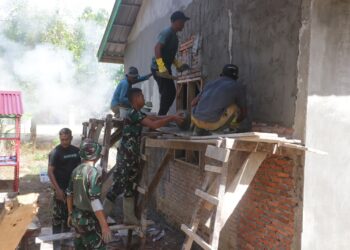 “RTLH Abdul Manaf Mulai Dipoles, Satgas TMMD Kebut Tahap Pemlesteran dan Cat Rumah”