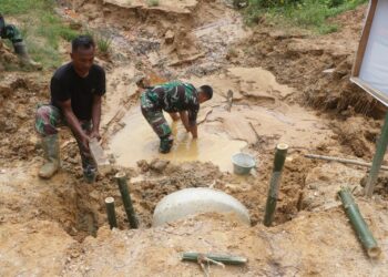 Dipantau Geuchik, Personel Satgas TMMD Kebut Pembangunan Gorong-Gorong