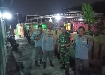Piket Koramil 04/Jebres Gencarkan Patroli Malam Bersama Linmas Guna Tercipta Wilayah Aman & Kondusif