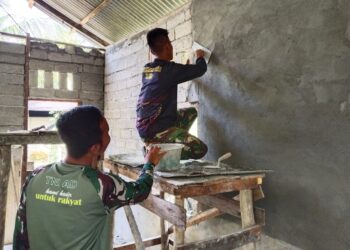 Gotong Royong TNI-Rakyat Warnai Pengerjaan RTLH TMMD di Desa Gunung Cut