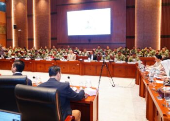Panglima TNI Hadiri Raker Bersama Komisi I DPR RI Bahas Dinamika Geopolitik dan Misi Perdamaian Dunia