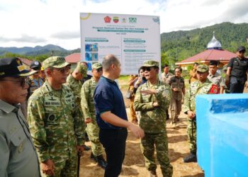 Kasum TNI Tinjau Rehabilitasi Pascabencana dan Serahkan Bantuan Air Bersih di Tapanuli