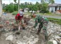 Babinsa Bantu Gotong Royong Warga Kebut Pembangunan Gerai KDKMP di Babahrot