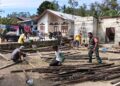 Babinsa Koramil 03/Parongil Dampingi Kelompok Perikanan Dosroha Rehabilitasi Rumah Warga