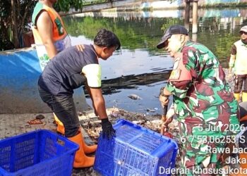 Peduli Lingkungan,Satgas Kodim 0502/JU Terus Menerus Perangi Sampah