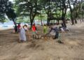 Babinsa dan Warga Jaga Pesona Pantai Prigi di Trenggalek