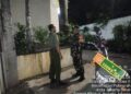 Tingkatkan Keamanan Wilayah, Babinsa Koramil 03/GP Gelar Patroli Siskamling Bersama Warga Palmerah