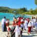 TNI AL Ajak Pelajar Pulau Buru Berburu Sampah Bersihkan Pantai Jikumerasa