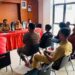 Selesaikan Keluhan Warga, Babinsa Koramil 01/Taman Sari Hadiri Rapat Mediasi di Kelurahan Mapha