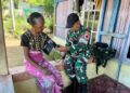 Mengobati Luka, Menjemput Bahagia: Satgas Pamtas Yonarhanud 2 Kostrad Gelar Layanan Kesehatan dari Rumah ke Rumah