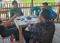 Bentengi dari Ancaman Asimetris, Babinsa Koramil 06/Senayang Ajak Pemuda Pena’ah Nyatakan Perang Terhadap Narkoba