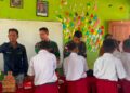 Yonarmed 12 Kostrad Berikan Motivasi dan Dukungan kepada Siswa Lulusan SD di Perbatasan