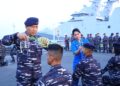 Sebanyak 91 Perwira Remaja AAL Angkatan ke-71 Diterima Langsung oleh Pangkoarmada II Dalam Upacara Tradisi Penerimaan
