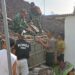 Wujud Kemanunggalan TNI, Babinsa Kademangan Bersama Warga Gotong Royong Rehab Rumah Layak Huni