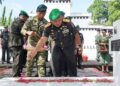 Peringati HUT ke-68, Pangdam XIII/Merdeka Pimpin Ziarah Rombongan di TMP Kairagi Manado