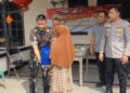 “Jaga Jakarta On The Spot”,Danramil 02/Curug Bersama Tiga Pilar Membangun Silaturahmi dan Bagikan Sembako kepada Warga