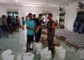 Babinsa Dampingi Penyaluran Beras dan Minyak Goreng di Wilayah Binaan