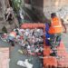 Tindaklanjuti Instruksi Danrem 052/Wkr, Babinsa Koramil 01/Tamansari Cebur ke Kali Bersihkan Sampah