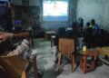 Pererat Kebersamaan dan Tingkatkan Persatuan,Babinsa Koramil 06/Senayang Gelar Nobar Piala Dunia 2026 Bersama Warga