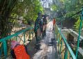 BABINSA KORAMIL 0201-06/ MEDAN SUNGGAL TERLIBAT AKTIF DALAM PEMBANGUNAN & PERBAIKAN JEMBATAN PENYEBERANGAN