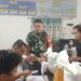 Babinsa Dampingi Pembagian Beras dan Minyak kepada Warga Kurang Mampu di Desa Durin Tonggal