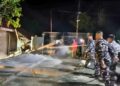 Bersihkan Rumah Roboh Dan Perbaiki Pagar Gereja, Wujud Nyata Bhakti TNI AL Kodaeral VI Lanal Palu di Tengah Masyarakat Terdampak Gempa Di Sulteng