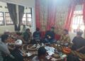 Bersama Warga, Babinsa Koramil 03/Sungai Sarik Ikut Dalam Tradisi Menghitung Habis Pesta