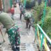 Babinsa Koramil 0201-05/MB Bantu Renovasi Jembatan Gantung Dipanegara Pasca Banjir
