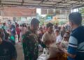 Babinsa Dampingi Pembagian Beras dan Minyak kepada Warga Kurang Mampu
