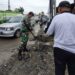 Babinsa Desa Manunggal Koramil 12 /Hamparan perak Bersinergi dengan Aparatur Desa Bersih-Bersih Drainase