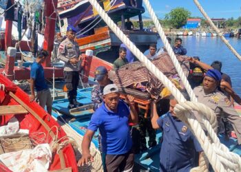 TNI AL TURUN TANGAN DI LAUT: EVAKUASI CEPAT ABK KM EMIRATES YANG MENINGGAL SAAT MELAUT