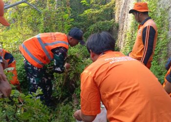 Terus Menerus Tingkatkan Kesadaran Warga,Satgas Kodim 0502/JU Wujudkan Lingkungan Sehat Melalui Aksi Bersih Sampah