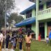 Jumat Berkah Penuh Kepedulian, Satgas Pamtas Yonarhanud 2 Kostrad Bagikan Bubur Gratis kepada Pelajar