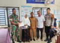 Babinsa Koramil 07/AKB Kawal Penyaluran BLT-DD, Pastikan Bantuan Tepat Sasaran untuk Warga Meranti Omas