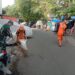 Ciptakan Lingkungan Sehat, Babinsa Koramil 01/TS Bersama PPSU Gotong Royong Aksi Bersih Sampah