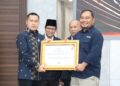 Hadiri HUT ke-6 JMSI dan HPN 2026, Pangdam XIX Tuanku Tambusai Terima Pin Emas Mitra Strategis Kebangsaan