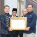 Hadiri HUT ke-6 JMSI dan HPN 2026, Pangdam XIX Tuanku Tambusai Terima Pin Emas Mitra Strategis Kebangsaan