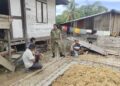 Babinsa Koramil 03/Parongil Hadir di Tengah Warga, Bangun Kedekatan Saat Pembangunan Tugu Leluhur