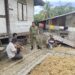 Babinsa Koramil 03/Parongil Hadir di Tengah Warga, Bangun Kedekatan Saat Pembangunan Tugu Leluhur