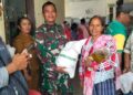 Babinsa Koramil 02/TL Kawal Penyaluran Bantuan Pangan Bulog untuk 537 KK di Desa Sei Apung