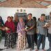 Babinsa Koramil 09/NL Dampingi Penyaluran BLT-DD, 32 KPM Desa Perkebunan Sennah Terima Bantuan
