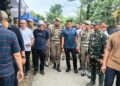 DANRAMIL 0201-06/MS BERSAMA WALIKOTA MEDAN PIMPIN GOTONG ROYONG MASSAL DAN SAPA WARGA DI SUNGGAL