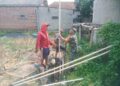 Atasi Kendala Air, Babinsa Dadaplangu Serka Marjan Bantu Pembuatan Sumur Bor untuk Pertanian