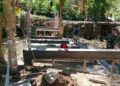 Gotong Royong Bangun Jembatan Armco, TNI Permudah Akses Warga Suruh