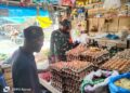 Sertu Agus Indrawan Monitoring Harga Bahan Pokok Pasca Hari Raya Idul Adha