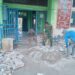 Pererat Kedekatan dengan Warga Binaan, Babinsa Bantu Gotong Royong Fasilitas Desa