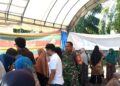 Babinsa Dampingi Penyaluran Bantuan Pangan di Babahrot