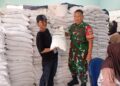 Babinsa Bersama Tiga Pilar Kecamatan Palmerah Kawal Penyaluran Bantuan Pangan,Pastikan Berjalan Lancar
